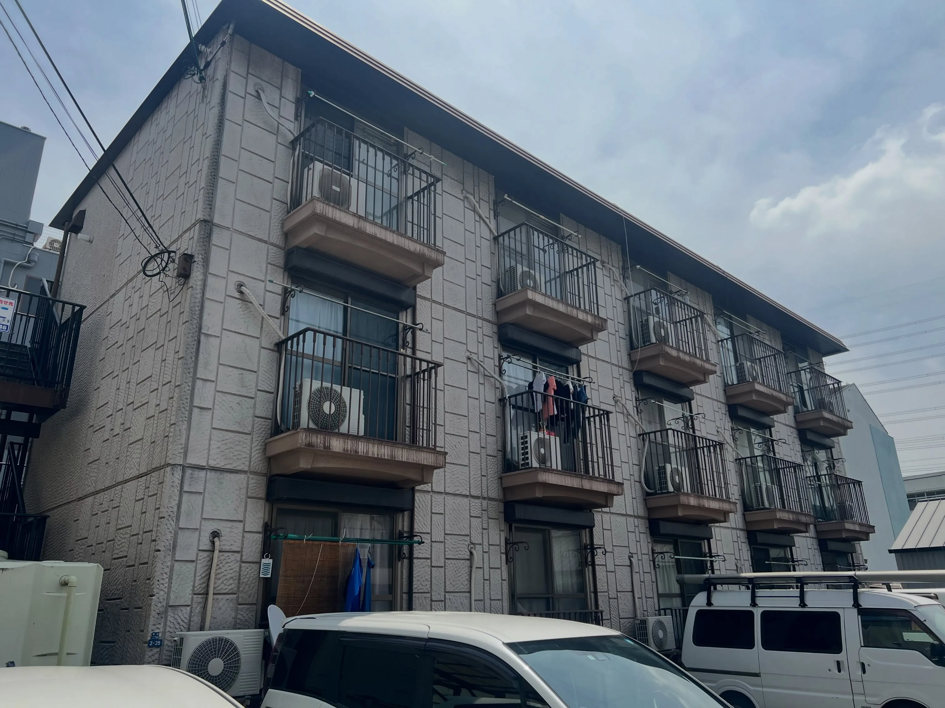新しいマンションの壁が新たな命を得ました!